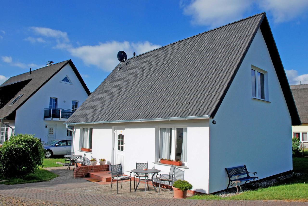 Ferienwohnungen Im Haus Am Deich Middelhagen Exterior photo